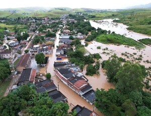 Chuva castiga o Norte e Noroeste Fluminense e acende alerta nas cidades