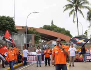 Petroleiros cruzam os braços, ocupam Macaé e cobram resposta da Petrobras