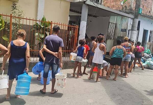 Águas do Rio x Moradores da Baixada: a água some, mas a conta aparece pontualmente