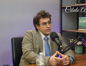 Psicólogo e escritor Alexander Bez fala sobre ansiedade e síndrome do pânico no programa Em Casa com Cibele Attallah