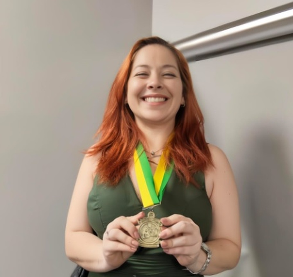 Comunicadora Beatriz Lopes Corrêa é Condecorada com a Medalha Heróis da Pátria pela ABRASCI No Rio de Janeiro