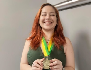 Comunicadora Beatriz Lopes Corrêa é Condecorada com a Medalha Heróis da Pátria pela ABRASCI No Rio de Janeiro