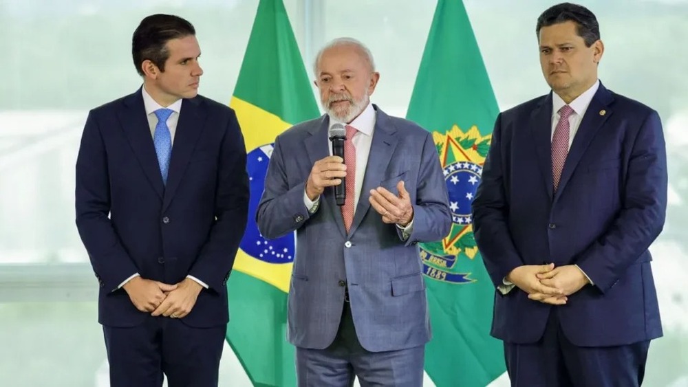 Congresso se reaproxima do governo e desloca crise para Judiciário após operações
