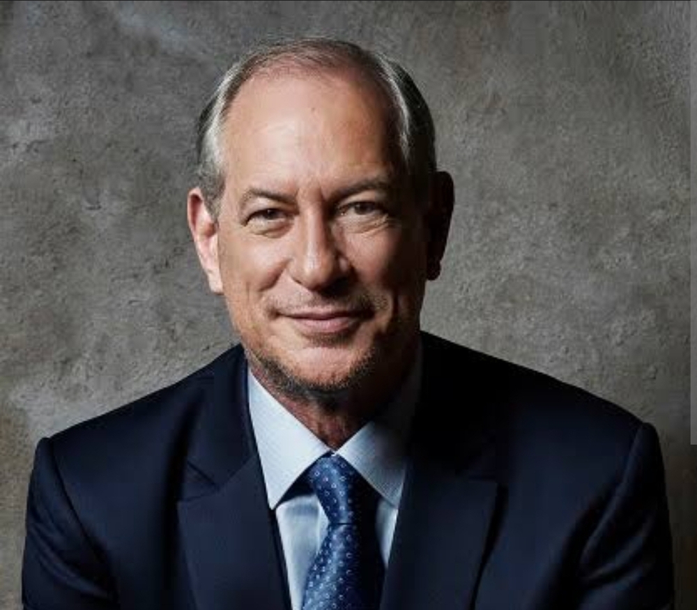 Ciro Gomes escolhe Mickey Mouse em vez de responder polêmica bolsonarista