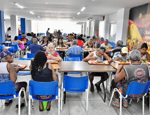 Natal com dignidade à mesa: Restaurante do Povo de Belford Roxo prepara ceia especial para a população