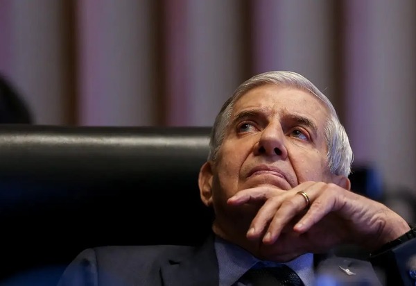 Moraes concede prisão domiciliar humanitária a Augusto Heleno