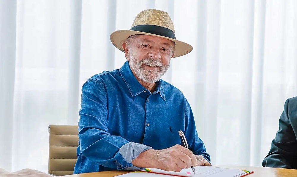 Indulto de Natal assinado por Lula exclui crimes contra a democracia, violência doméstica e chefes de facção