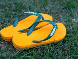 Havaianas: ações da Alpargatas voltam a subir após ataques da direita