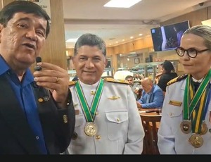 Contra-Almirante (FN) Marcelo da Costa Reis, recebe Medalha Treme Terra por programa que beneficia 300 jovens em São Gonçalo