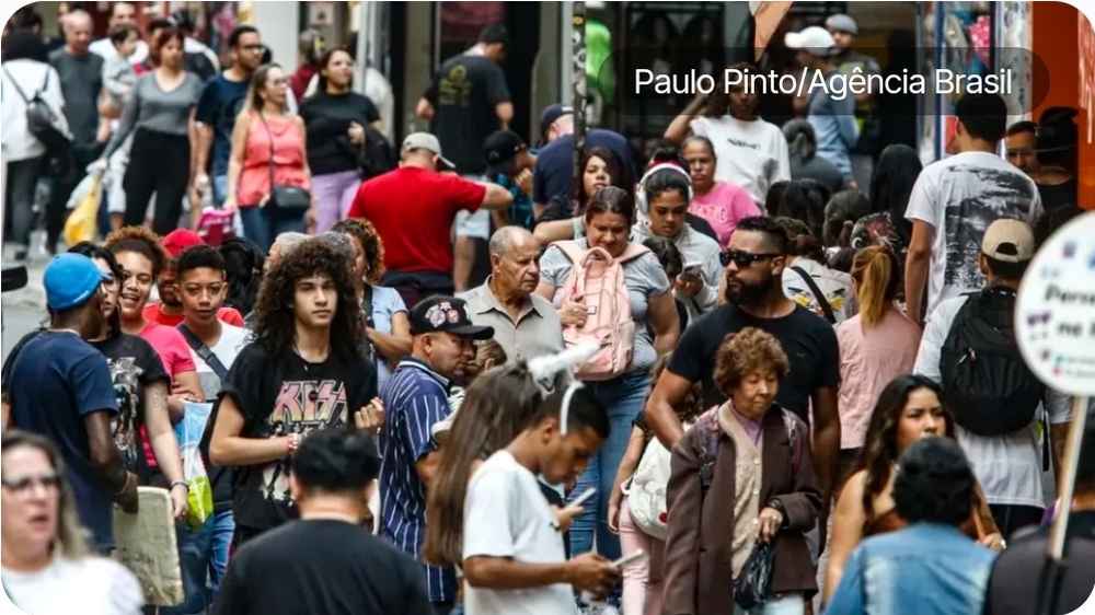 Datafolha: 35% dos brasileiros se identificam com a direita e 22%, com a esquerda