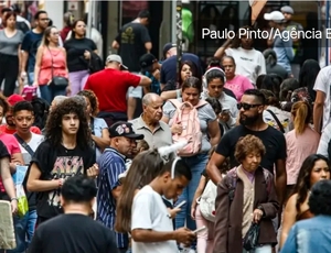 Datafolha: 35% dos brasileiros se identificam com a direita e 22%, com a esquerda