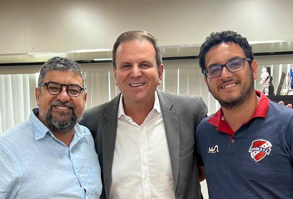 Senador Flávio Bolsonaro quer que PL faça pesquisa urgente com 4 nomes. com medo que Eduardo Paes ganhe governo o estado 'por W.O.'