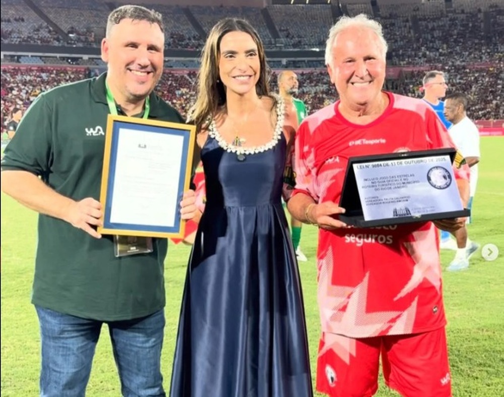 Zico recebe lei da vereadora Talita Galhardo que torna Jogo das Estrelas patrimônio turístico oficial do Rio