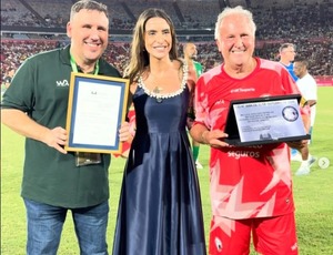 Zico recebe lei da vereadora Talita Galhardo que torna Jogo das Estrelas patrimônio turístico oficial do Rio