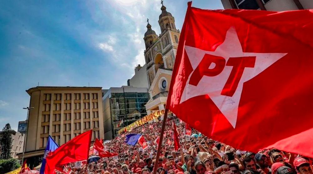   Com 24% da preferência, PT segue no topo desde 1999 num país onde quase metade rejeita partidos