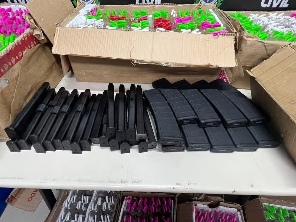 Polícia Civil intercepta carga com lança-perfume e carregadores na Maré