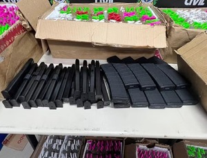 Polícia Civil intercepta carga com lança-perfume e carregadores na Maré