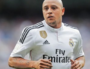 Roberto Carlos passa por cirurgia no coração durante férias no Brasil, diz jornal