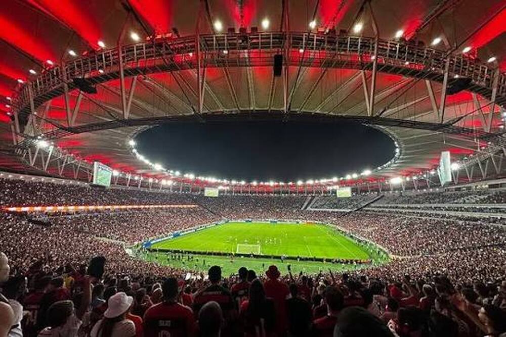 Carioca da Penha, Aline Barros se apresenta em Maracanã lotado na Virada Cristã