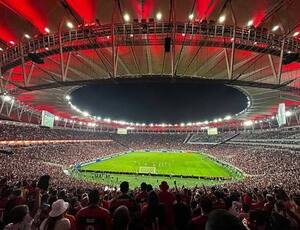 Carioca da Penha, Aline Barros se apresenta em Maracanã lotado na Virada Cristã