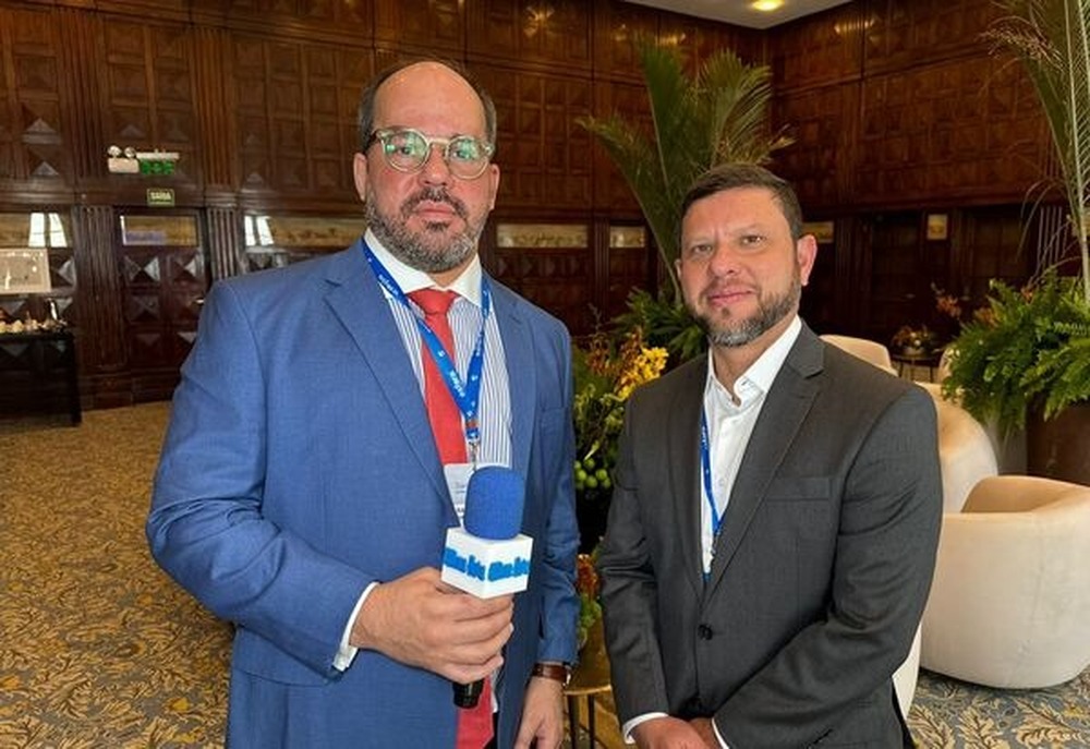 Flávio Bolsonaro decide futuro político do Rio: Nicola Miccione aguarda sinal verde. Secretário da Casa Civil emerge como favorito para comandar transição política no Rio