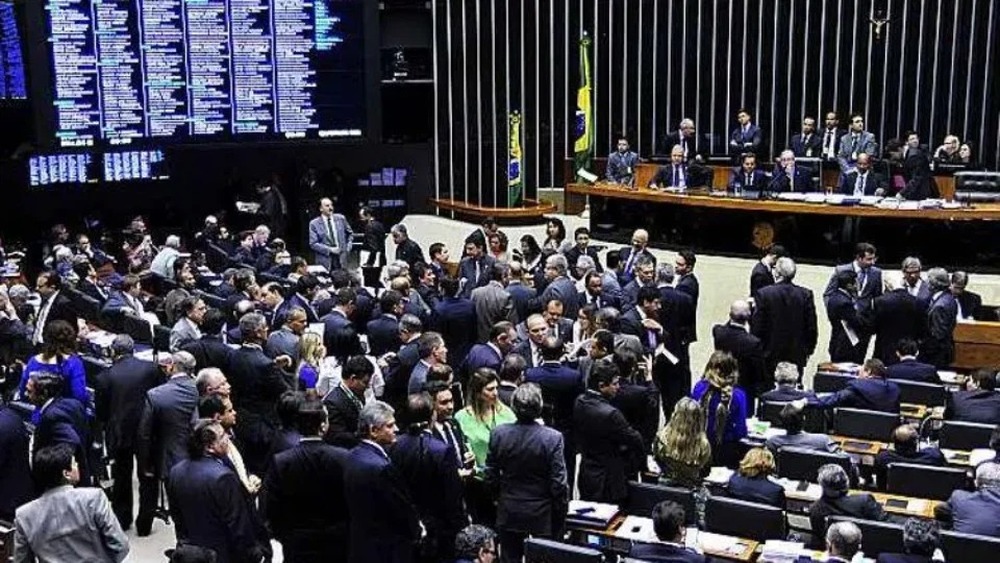 Acabem com as emendas antes que elas acabem com o Brasil
