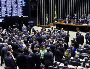 Acabem com as emendas antes que elas acabem com o Brasil