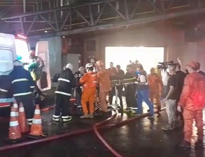 Incêndio no Shopping Tijuca deixa vítimas graves e brigadista desaparecida no subsolo