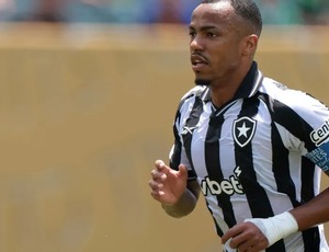 Palmeiras terá postura agressiva no mercado da bola e busca mais 4 reforços