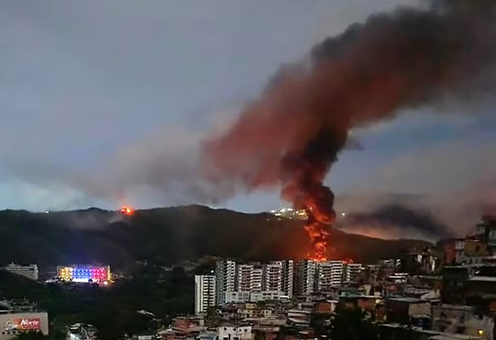 Ataque dos EUA à Venezuela para capturar Maduro deixa ao menos 40 mortos, diz NYT