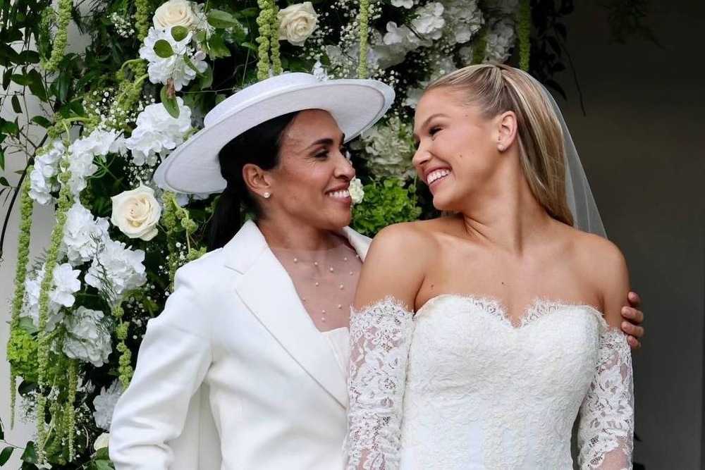 Marta se casa com Carrie Lawrence, ex-jogadora americana 