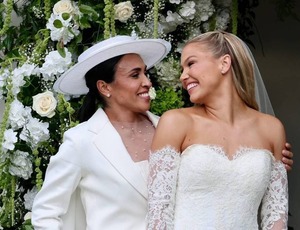 Marta se casa com Carrie Lawrence, ex-jogadora americana 