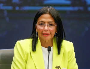 Forças Armadas da Venezuela reconhecem vice como presidente interina