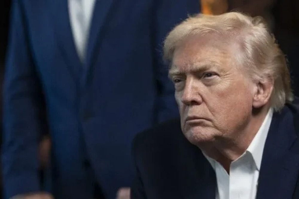 Donald Trump confessa o saque, ameaça Colômbia e México e chama de política