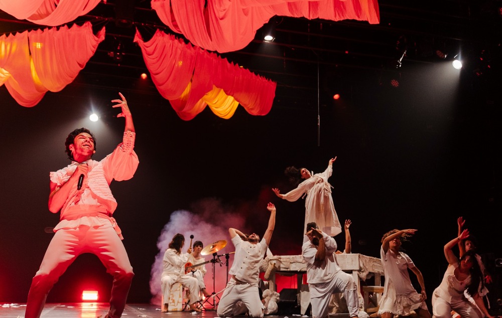 Após sucesso em apresentações pelo Brasil, o premiado espetáculo 'Os Irmãos Karamazov' retorna ao Rio em curta temporada no Teatro Carlos Gomes