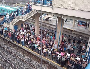 Passagem congelada, paciência derretendo: a SuperVia e o velho trem dos problemas