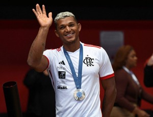Flamengo acaba com canoagem e dispensa Isaquias Queiroz 