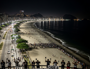 Quase 48h depois, Leme e Copacabana, parece piada como furtam 3 km e ninguém vê; moradores protestam