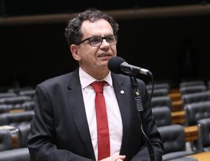 Lei de Reimont sancionada por Lula reconhece professores da educação infantil como profissionais do magistério