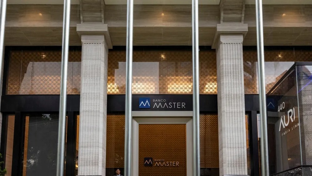 Ação com influenciadores contra BC no caso Master envolveu contrato de R$ 800 mil
