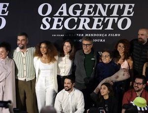 Brasil vence Globo de Ouro de melhor filme de língua não-inglesa após 27 anos com ‘O Agente Secreto’