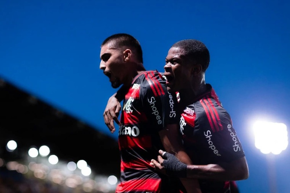 Drama nos minutos finais: Iago salva Flamengo de derrota na estreia do Carioca
