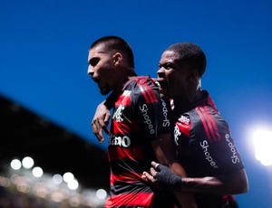 Drama nos minutos finais: Iago salva Flamengo de derrota na estreia do Carioca