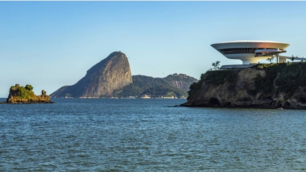 Enquanto o Rio estuda, Niterói já controla preços nas praias há um ano