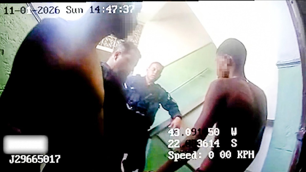 Ação da Polícia Militar liberta quatro reféns e neutraliza chefe do tráfico no Morro do Estado, em Niterói
