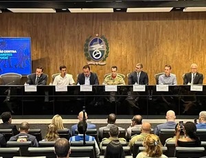 Sapucaí com mais juízo: governador entra em cena e bota ordem nos camarotes do Carnaval