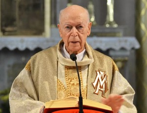 Padre de 103 anos morre após rezar Ave-Maria