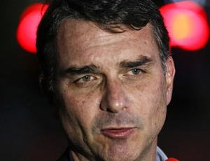 Aliados apontam evidências de que a candidatura de Flávio Bolsonaro não é para valer