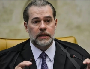PERGUNTAS SEM RESPOSTAS Decisões do ministro do STF geram polêmica