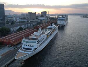 Navio-médico chinês e dois transatlânticos da MSC atracaram no Pier Mauá no último dia 8